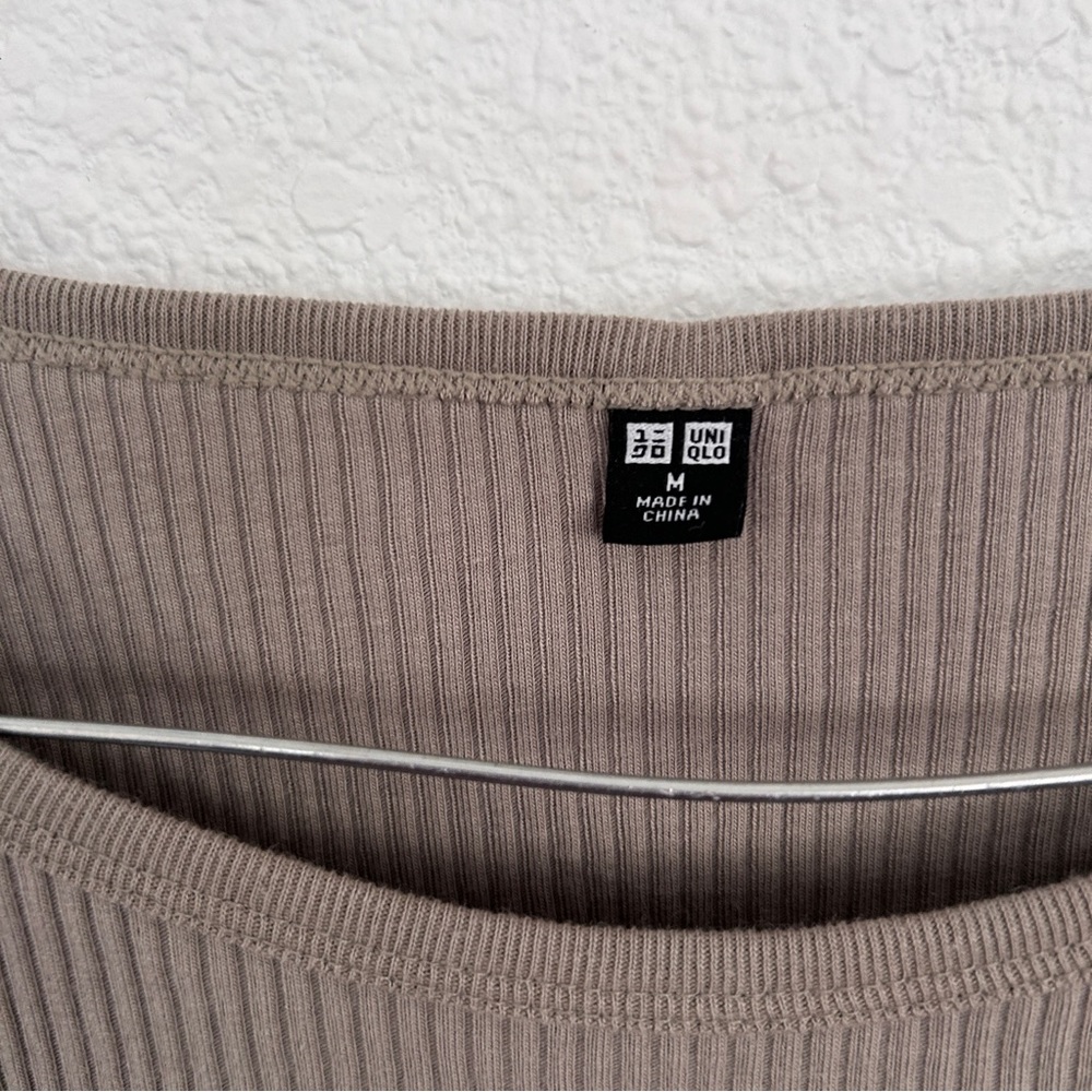 Uniqlo Cropped Ribbed Tee - Picture 3 of 3